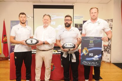Presentación del nuevo staff técnico del CR El Salvador. / PHOTOGENIC