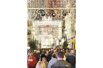 VALLADOLID. 24/11/22. PHOTOGENIC. ENCENDIDO DE LAS LUCES DE NAVIDAD.