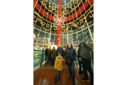 Encendido de las luces de Navidad en Valladolid.- PHOTOGENIC