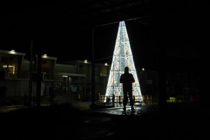 Encendido de las luces de Navidad en  la plaza Biólogo José Antonio Valverde de Valladolid.- PHOTOGENIC