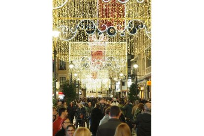 Encendido de las luces de Navidad en Valladolid.- ICAL