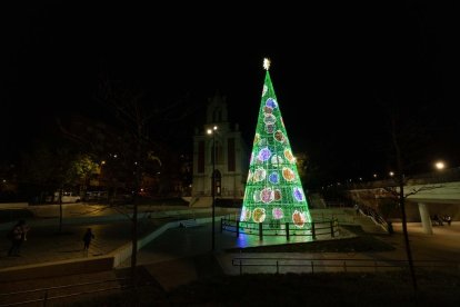 Encendido de las luces de Navidad en  la plaza Rafael Cano de Valladolid.- PHOTOGENIC