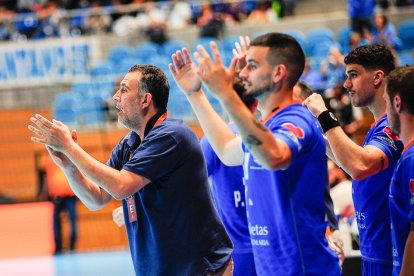 Balonmano Logroño - Recoletas Atlético Valladolid. / LOF