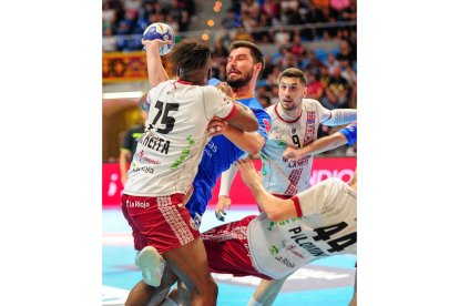 Balonmano Logroño - Recoletas Atlético Valladolid. / LOF
