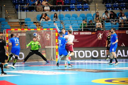 Balonmano Logroño - Recoletas Atlético Valladolid. / LOF