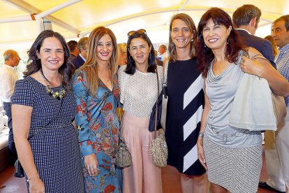 Soledad Ulibarri, María José Hernández (presidenta de los hosteleros vallisoletanos), Teresa Hervella (Prosol), Ángela de Miguel (CVE) y Ana Redondo (concejala de Cultura y Turismo).