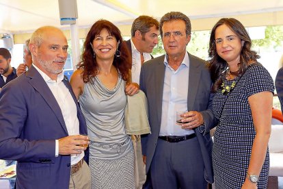 Víctor Caramanzana (presidente de la Cámara de Comercio), Ana Redondo (concejala de Cultura), José Luis Ulibarri (editor Edigrup) y Soledad Ulibarri.