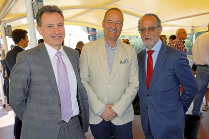 Óscar Suañez (Ibercaja), Rafael Pérez (F.Iniciativas) y Ciriaco Rodríguez (Banco Santander).