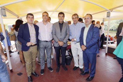 Pablo Lago (director de El Mundo Castilla y León), Javier Cuevas (director de contenidos de la SER) y Jesús Mateos (director regional de la SER).