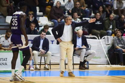 Tau Castelló - UEMC Real Valladolid Baloncesto. / LOF