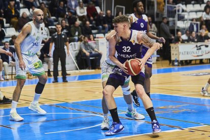 Tau Castelló - UEMC Real Valladolid Baloncesto. / LOF
