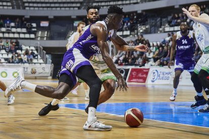 Tau Castelló - UEMC Real Valladolid Baloncesto. / LOF