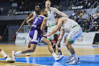Tau Castelló - UEMC Real Valladolid Baloncesto. / LOF