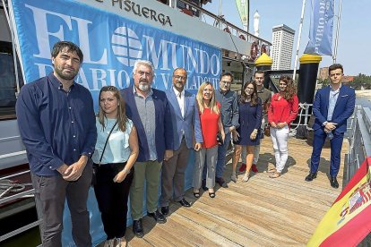 José Ignacio Delgado, Luis Fuentes, Belén Rosado y Miguel Ángel González con responsables de su gabinete de prensa (Ciudadanos).