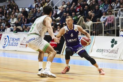Tau Castelló - UEMC Real Valladolid Baloncesto. / LOF