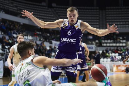 Tau Castelló - UEMC Real Valladolid Baloncesto. / LOF