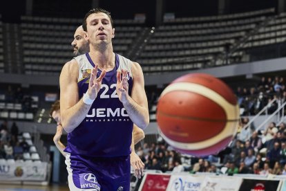 Tau Castelló - UEMC Real Valladolid Baloncesto. / LOF
