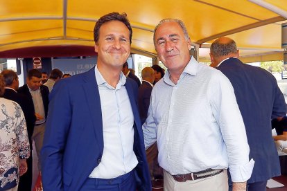 Álvaro Durán (director general de Aralia) y Antonio Gato (concejal de Hacienda).