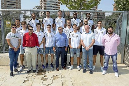 Jugadores y directivos del Carramimbre Ciudad de Valladolid.