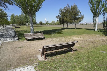 Terrenos entre la calle del Teide, calle Anapurna y la calle del pico Urbión. J. M. LOSTAU