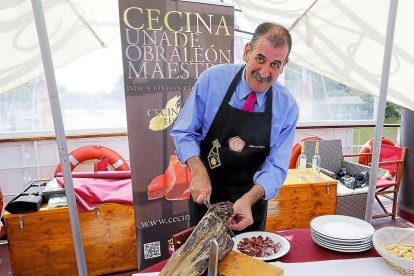 Miguel Ángel Sobrino (cortador de cecina).