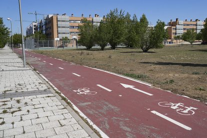Final del carril bici en la calle del Aneto. J. M. LOSTAU
