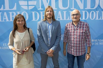 Susana Ainziburu, Pablo Fernández y Javier Rodríguez (Podemos).