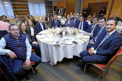 Julio Fernández, Natividad Casares, Henar González, Luis Minguela, Alberto Magdaleno, Inmaculada Toledano, Alberto Collantes, Agapito Hernández, David Esteban y César López