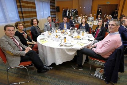 José San José, Mayte Martínez, Mercedes Cantalapiedra, Fernando Rubio, Luis Miguel González, Lucía Heras, Noelia García y Javier Calvo.