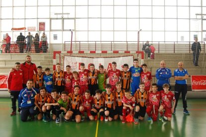 Los jugadores del Laguna posan con los delPozo Murcia durante su visita alTorneo Nacional.