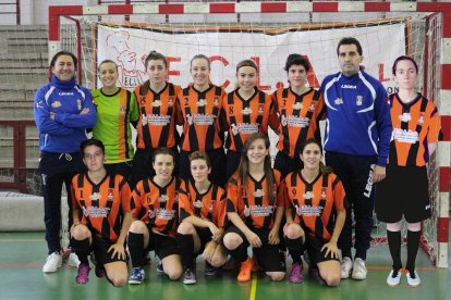 Jugadoras y entrenadores del equipo femenino del Laguna FS Virgen delVillar.