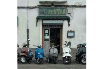 Una imagen de archivo del siglo pasado del bar La Ferroviaria. - FOTO CEDIDA POR J.L. MARTÍNEZ