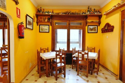 Interior del bar La Ferroviaria, que cumple 120 años . - PHOTOGENIC