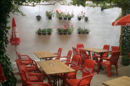 Imagen del patio del bar La Ferroviaria. - E.M.