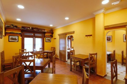 Interior del bar La Ferroviaria, que cumple 120 años . - PHOTOGENIC