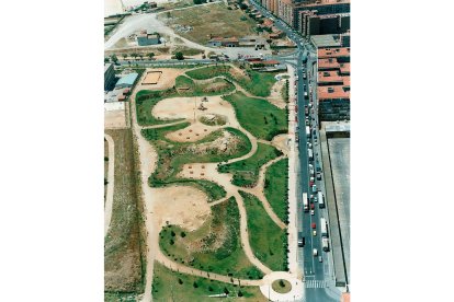 Vista aérea del Parque Fuente de la Salud en Pajarillos en el año 1993. ARCHIVO MUNICIPAL