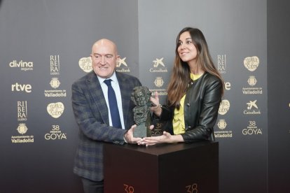 Jesús Julio Carnero y Blanca Jiménez Cuadrillero, en el photocoll de los Goya en el Ayuntamiento.-ICAL