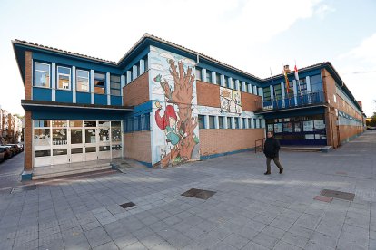 Colegio Cristóbal Colón, en la calle Cigüeña. J. M. LOSTAU