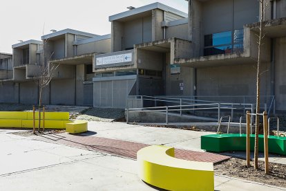 Antiguo Mercado Central, con el nuevo centro cívico, el centro de salud, el centro de mayores y la piscina municipal. J. M. LOSTAU
