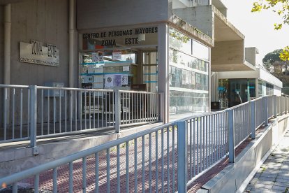 Antiguo Mercado Central, con el nuevo centro cívico, el centro de salud, el centro de mayores y la piscina municipal. J. M. LOSTAU