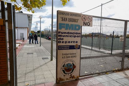 Complejo deportivo San Isidro en la calle Santa María de la Cabeza. J. M. LOSTAU