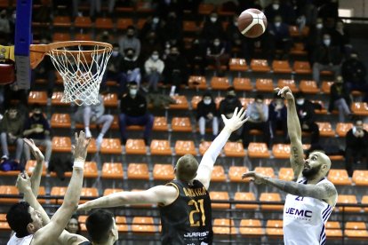 Partido disputado entre el Juaristi y el Real Valladolid Baloncesto. / LOF