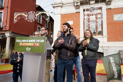 Concentración de Vox para exigir la dimisión del Gobierno de España y la convocatoria de elecciones. ICAL