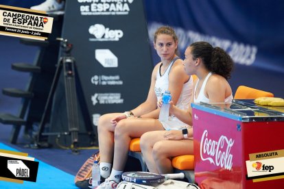 Alonso junto a Andrea Ustero durante un descanso. / FEP