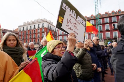 Concentración de Vox para exigir la dimisión del Gobierno de España y la convocatoria de elecciones. ICAL