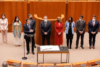 Toma de posesión de Mañueco como presidente de la Junta - El acto en las Cortes.- J. M. LOSTAU