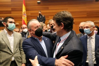 Toma de posesión de Mañueco como presidente de la Junta - Donaciano Dujo, presidente de Asaja CyL y Alfonso Fernández Mañueco.- ICAL