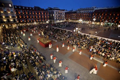 Valladolid. Procesión General del Redentor durante la noche del Viernes Santo.; en ella las 20 cofradías sacan 33 imágenes de la Pasión y Muerte de Jesús. / ICAL