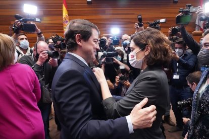 Toma de posesión de Mañueco como presidente de la Junta - Isabel Díaz Ayuso y Alfonso Fernández Mañueco.- ICAL