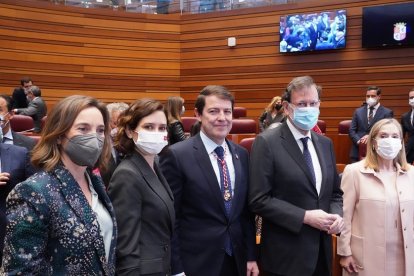 Toma de posesión de Mañueco como presidente de la Junta - Isabel Díaz Ayuso, Cuca Gamarra, Ana Pasto, Mariano Rajoy y Alfonso Fernández Mañueco.- ICAL